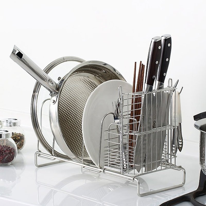 ＊Design storage ＊ Stainless Steel table-type powerful storage rack, which integrates knife rack, cutting board rack, pot cover rack, plate rack, and chopstick basket. The M-shaped line can be slid, and the objects are easy to store and hold. Kitchen racks - กระทะ - โลหะ สีเงิน