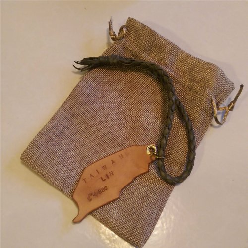 LouisRay Leather 純手工縫製皮件 客製化行李吊牌，免費刻字