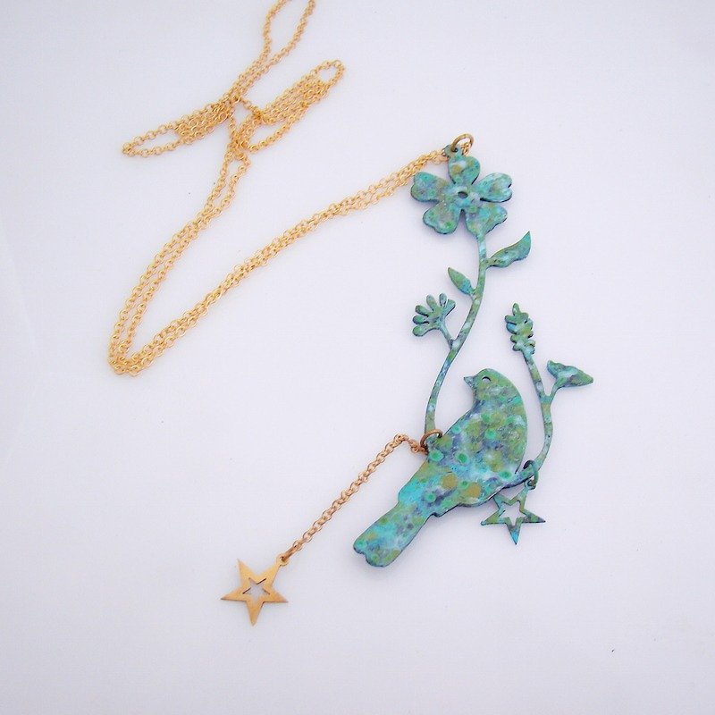 Patina bird flower necklace in brass - Necklaces - Other Metals 