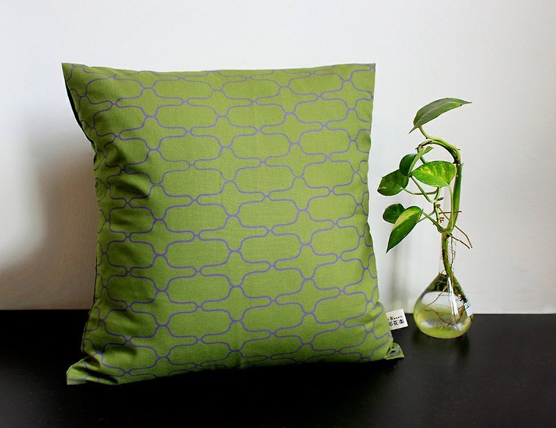 抱枕-鐵花窗2號/葉綠＋紫藍 - Pillows & Cushions - Other Materials Green