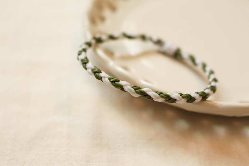 Strong and Gentle Series // Braided Wax Thread Bracelet - สร้อยข้อมือ - วัสดุกันนำ้ สีเขียว
