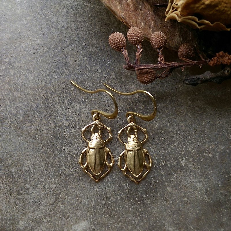 神秘甲蟲黃銅耳環 - 耳環/耳夾 - 其他金屬 