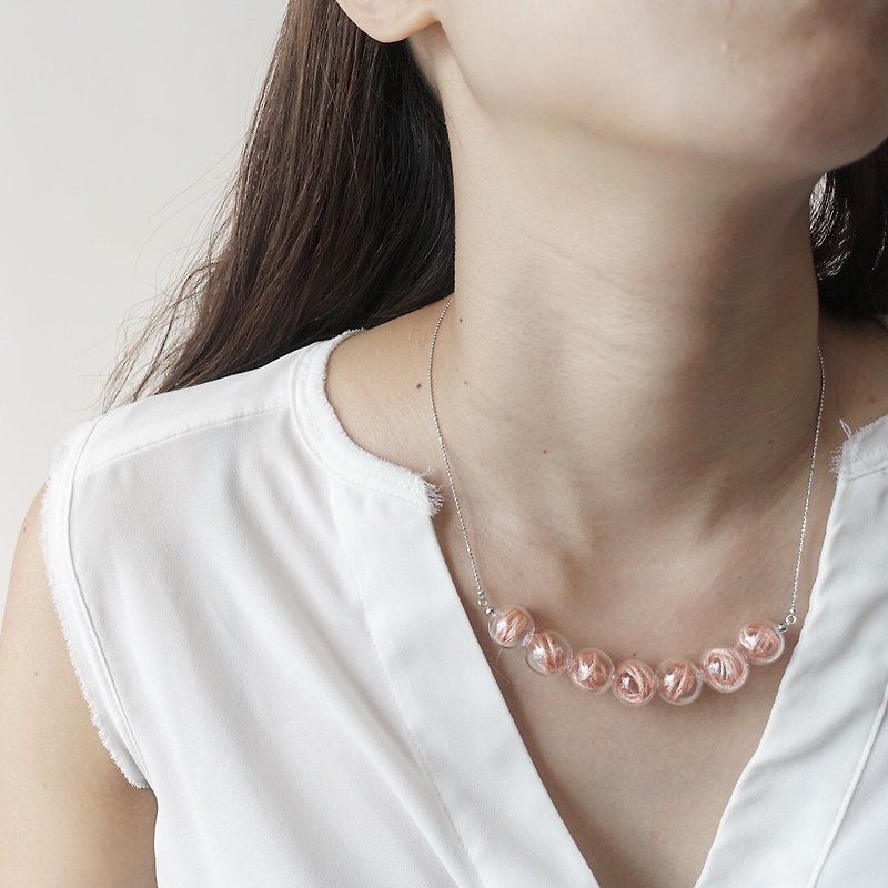 Simple Dots n' Line Glass Bubble Necklace - Peach - สร้อยติดคอ - วัสดุอื่นๆ สึชมพู