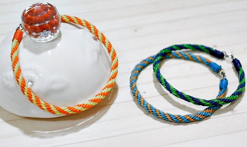 Hand-knitted silk Wax thread type <turntable> //You can choose your own color// - สร้อยข้อมือ - ขี้ผึ้ง สีเขียว