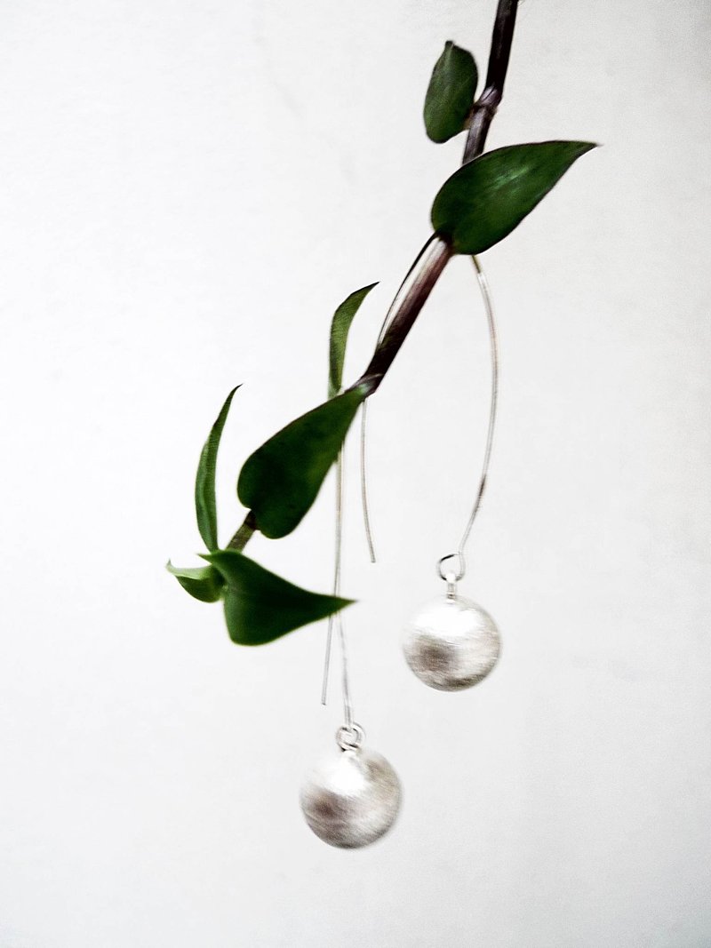 Minimalist_ball ball Silver earrings - ต่างหู - โลหะ สีเทา