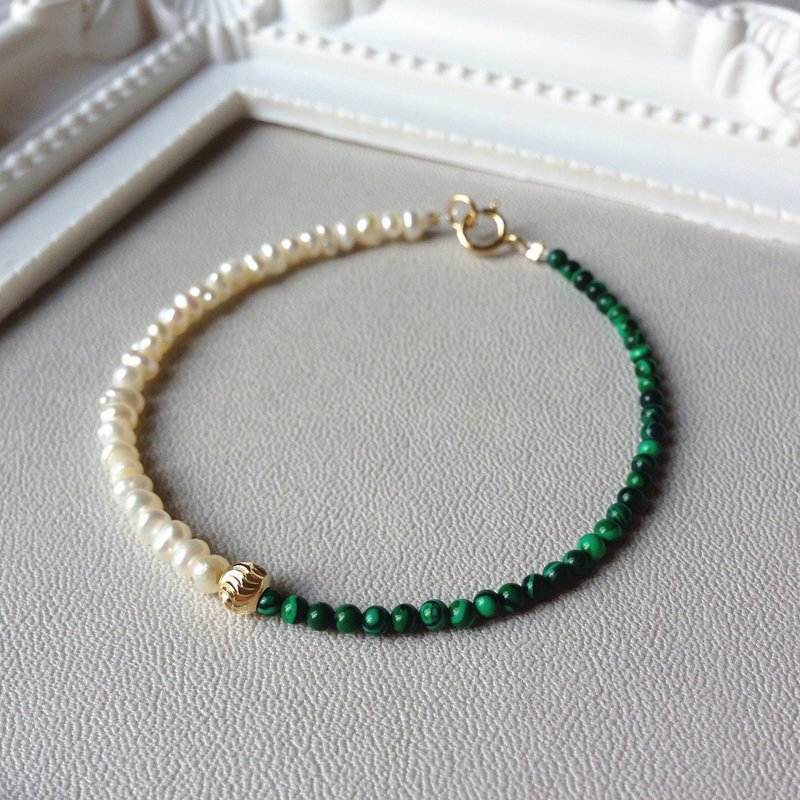 "KeepitPetite" Elegant Malachite · · • 14K gold freshwater pearl beads • bracelet - สร้อยข้อมือ - วัสดุอื่นๆ สีเขียว