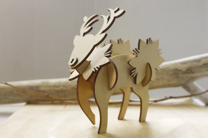 "Taiwan's unique fantasy beast": spring Formosan Sika Deer x Pingtung clematis doll shape wooden pen holder plug-dimensional puzzle - กล่องใส่ปากกา - ไม้ 