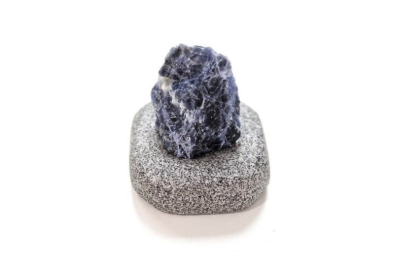 Stone planted SHIZAI ▲ Nahcolite / sodalite ore (with base) ▲ - Items for Display - Gemstone Blue