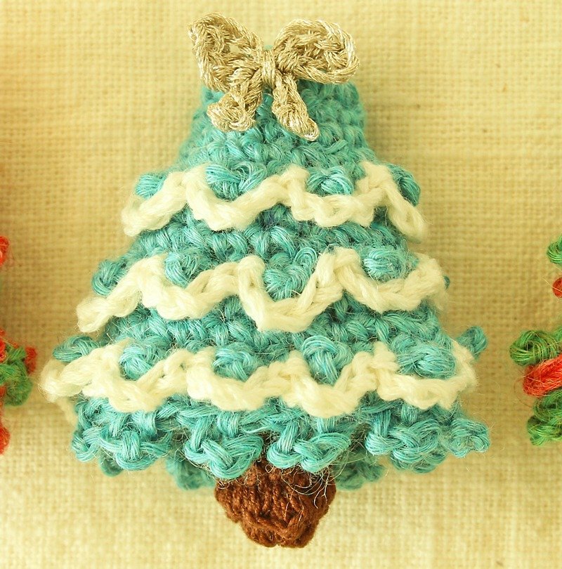 Christmas Tree (Blue / Key Chains / brooch) --- send coupons - เข็มกลัด - วัสดุอื่นๆ สีน้ำเงิน