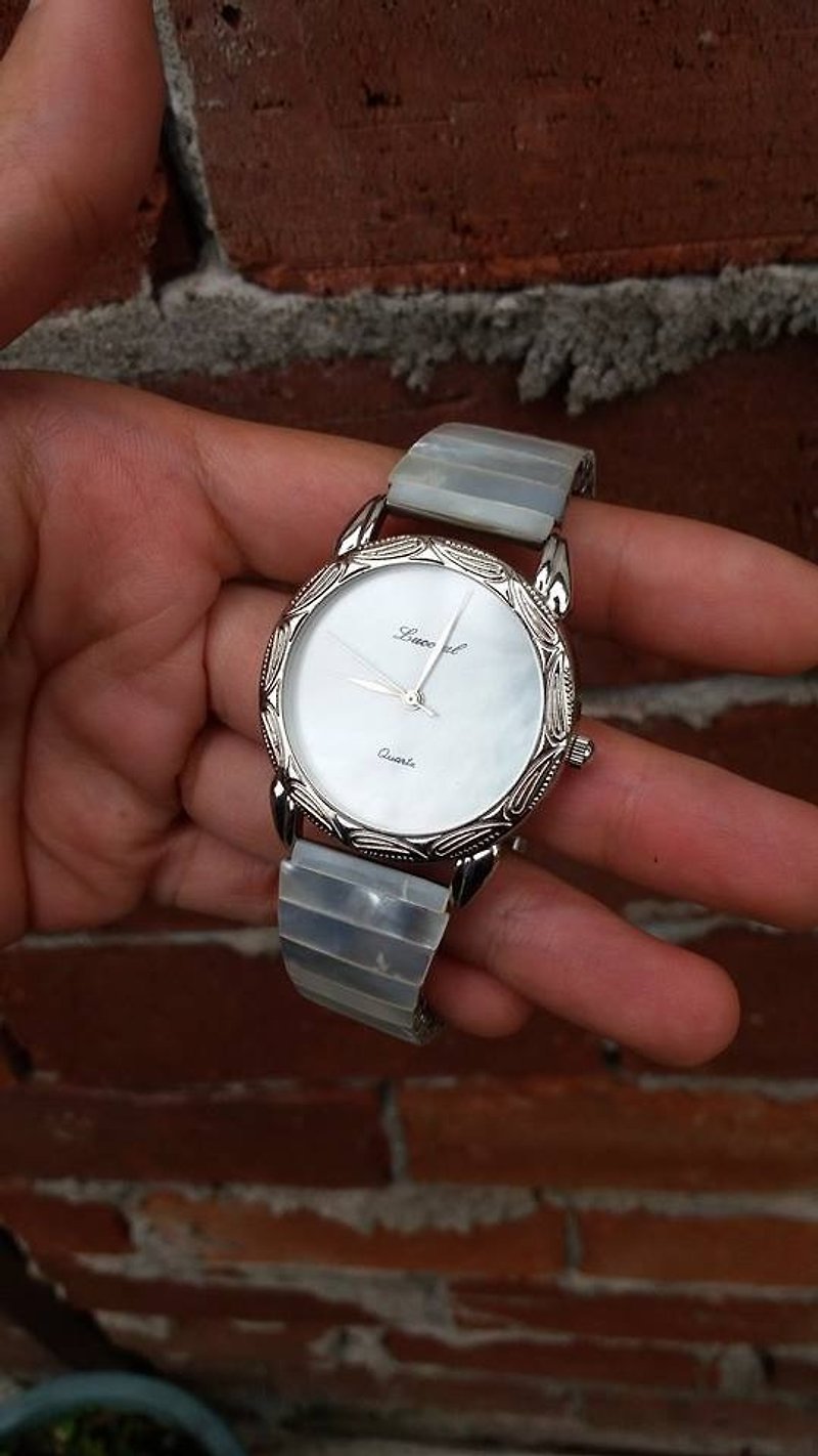 [Lost and find] antique rainbow natural mother of pearl watch - Women's Watches - Gemstone White