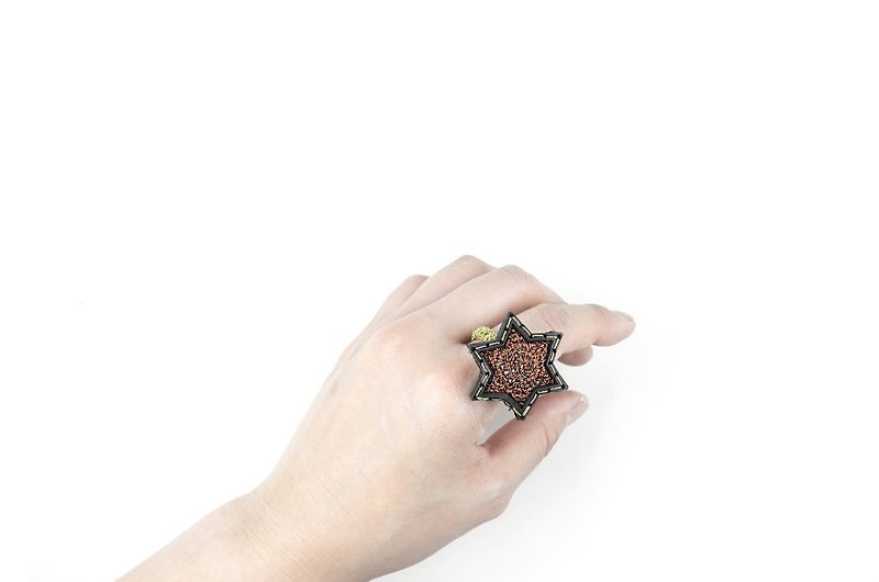 SUE BI DO WA-Hand-made leather and hand-woven star ring (orange)-Leather mix with yarn Star Ring - แหวนทั่วไป - หนังแท้ สีส้ม