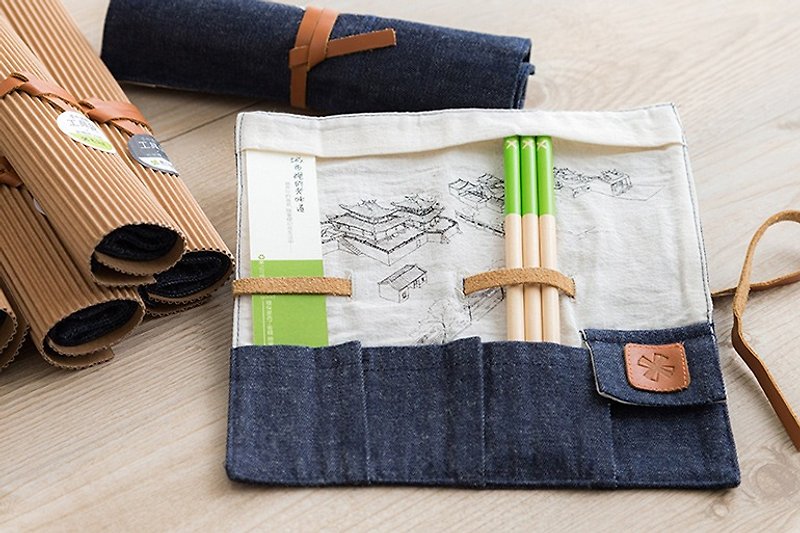 Chihkan Tower Hand-made Warming Tool Bag - กล่องใส่ปากกา - วัสดุอื่นๆ สีน้ำเงิน