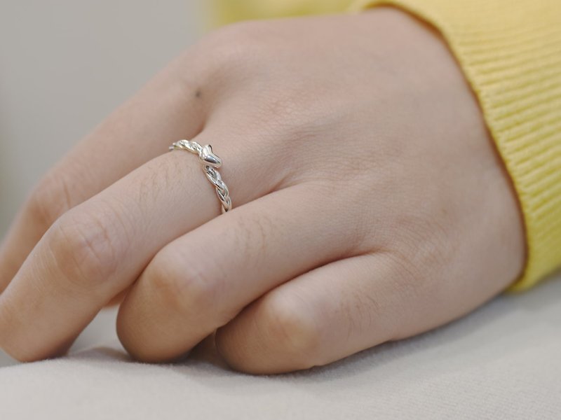 Heart braided twist ring (925 sterling silver ring) - C percent handmade jewelry - แหวนทั่วไป - เงินแท้ สีเงิน