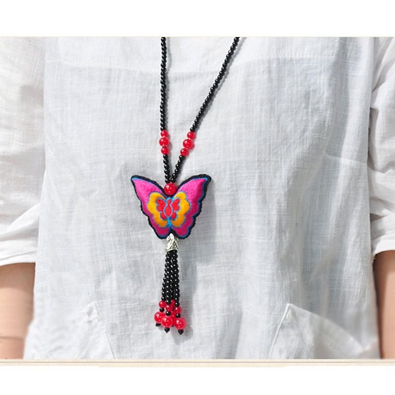 Ethnic hand-tailored double-sided embroidery butterfly necklace sweater 003 - สร้อยคอ - งานปัก สีแดง