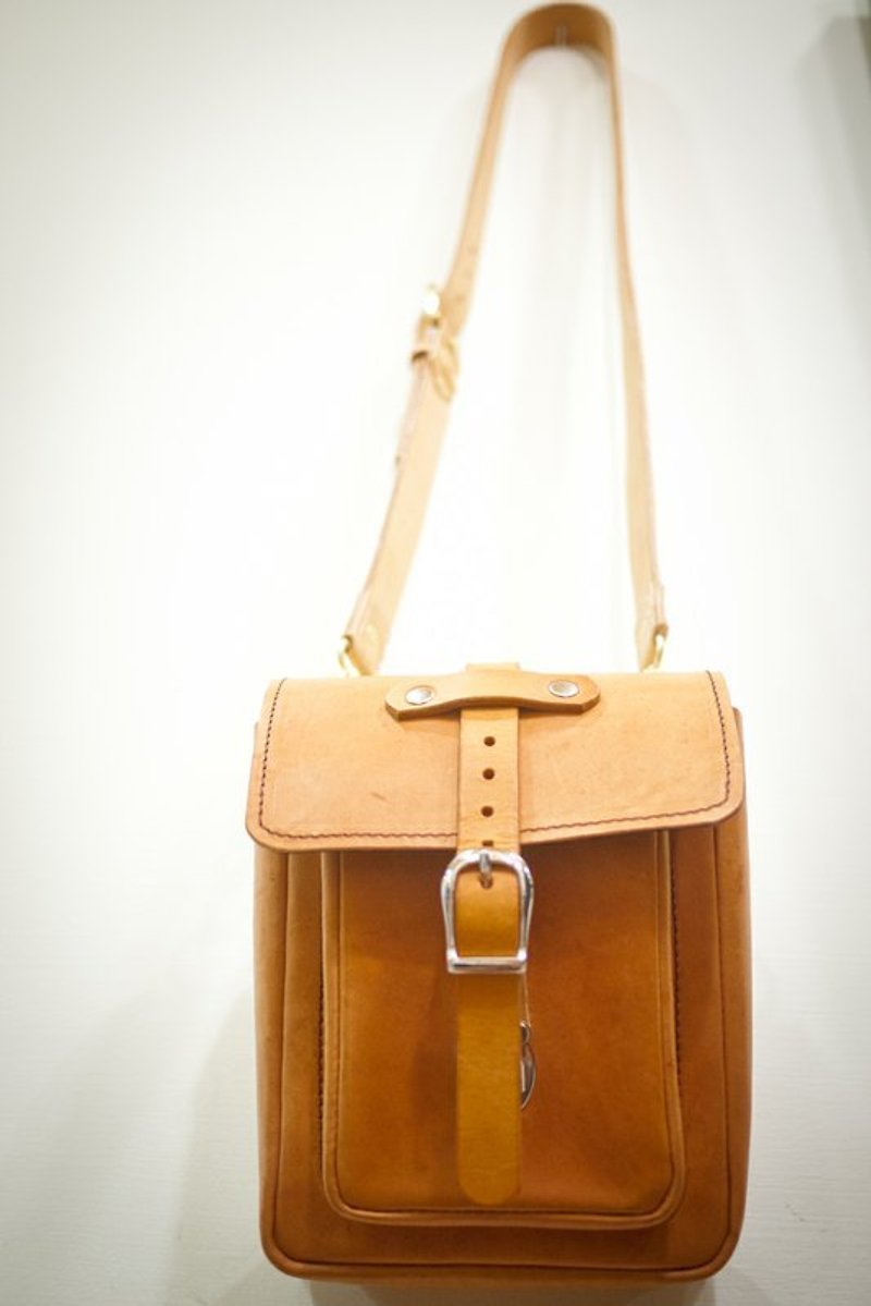 Dreamstation皮革鞄研所，手工製造嚴選歐洲進口植鞣革牛皮，側背包 - Messenger Bags & Sling Bags - Genuine Leather 
