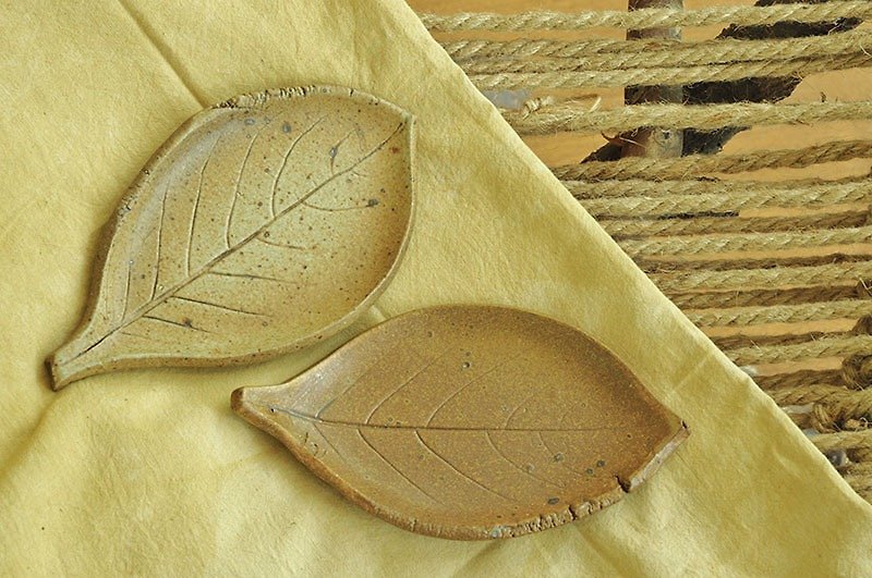 Living Tao. One leaf disc (right). - Pottery & Ceramics - Other Materials 