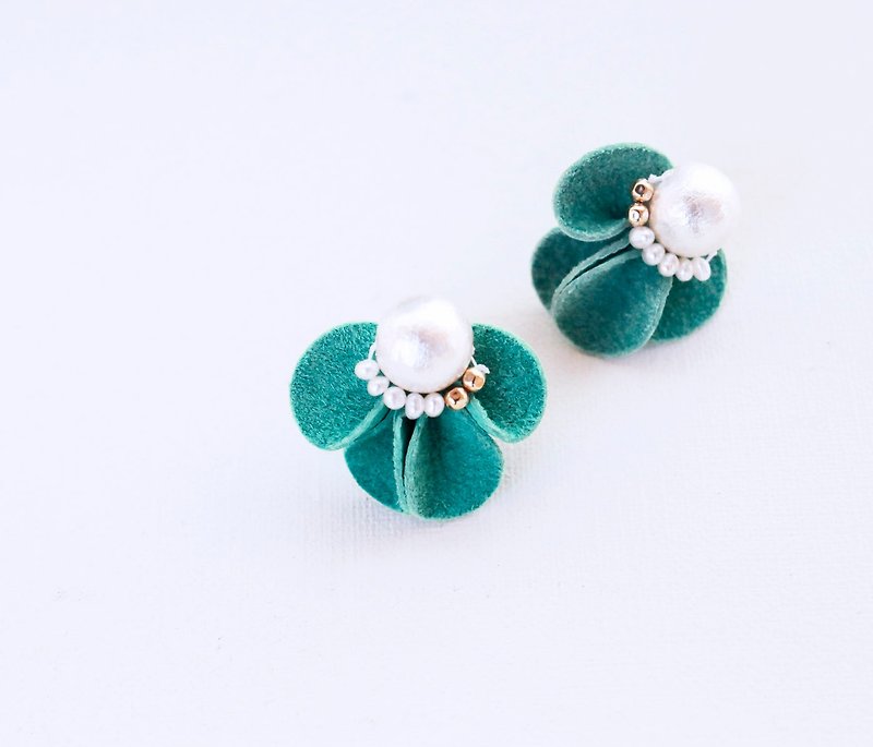 Flower Clip-On fiore Olympia - Earrings & Clip-ons - Genuine Leather Green