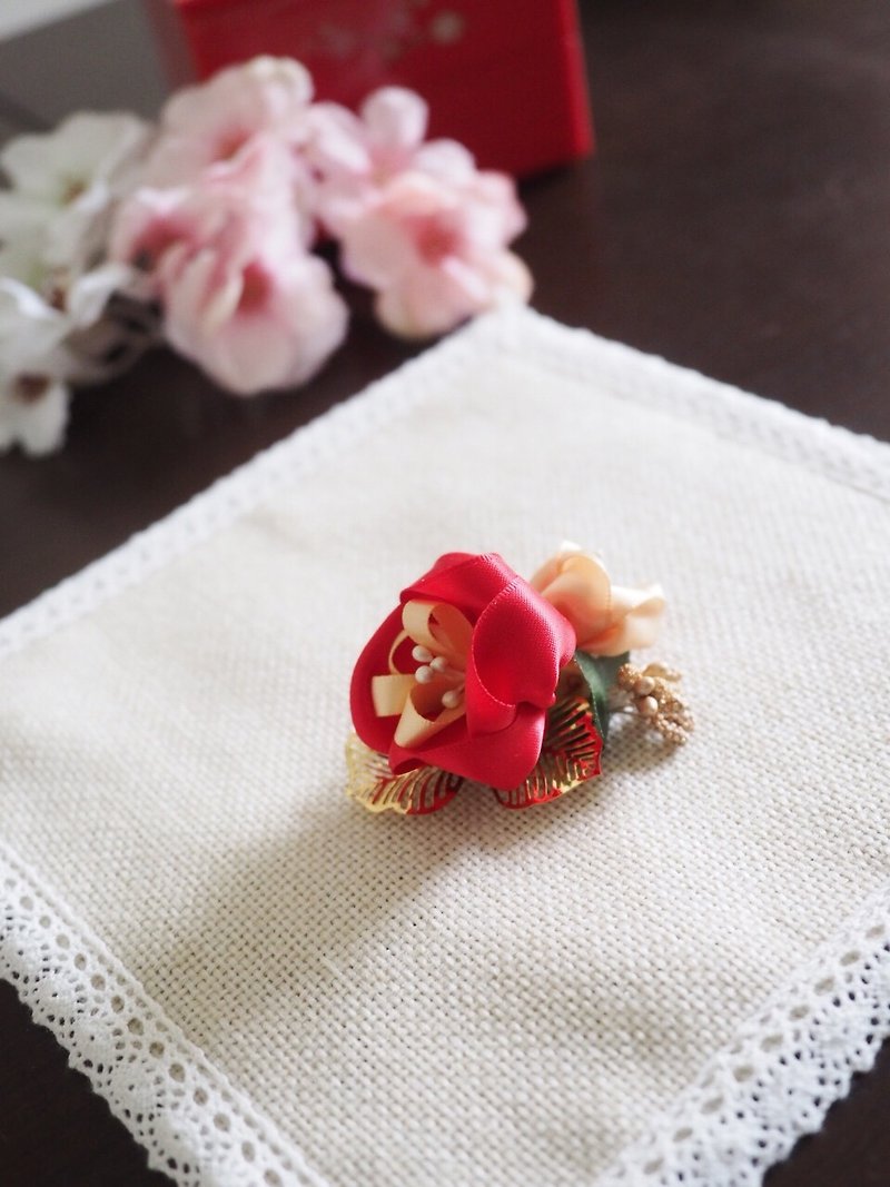 Handmade Ribbon flower Hair Accessory - เครื่องประดับ - วัสดุอื่นๆ สีแดง