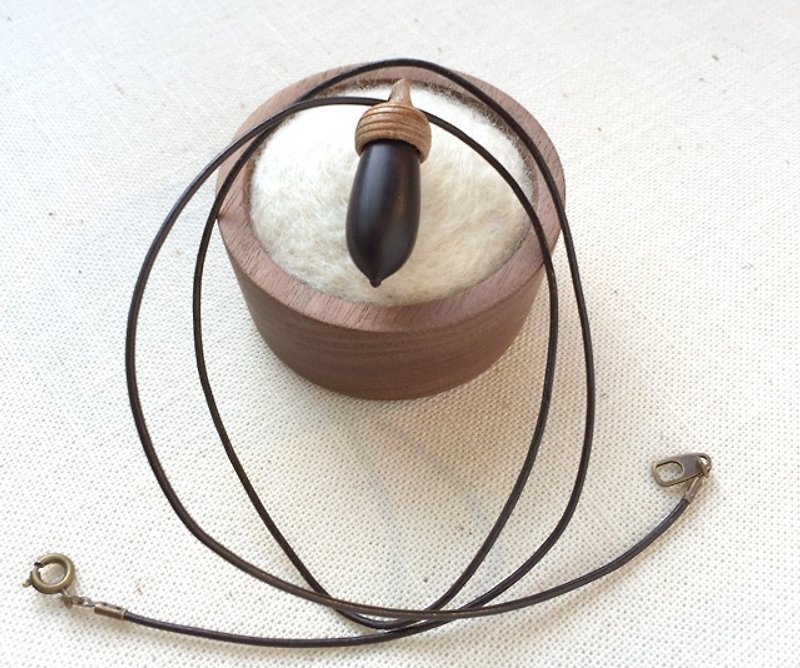 木頭 頸鍊 黑色 - The pendant with wooden acorn - one of a kind 005