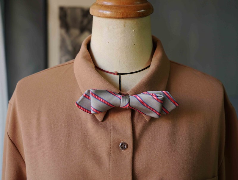 古董布花領帶改製手工領結-老派紳士灰-窄版 - 領結/領巾 - 絲．絹 灰色