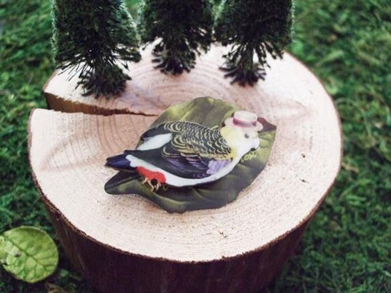 小鳥ハットブローチ/wooden brooch - ブローチ - 木製 イエロー