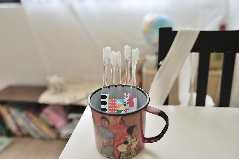 MOYO fashion personal dental toothbrush Scandinavian design drawings each with a good look! Not everything he knows heart good gift limit special shipping in random ~ - Other - Plastic Multicolor
