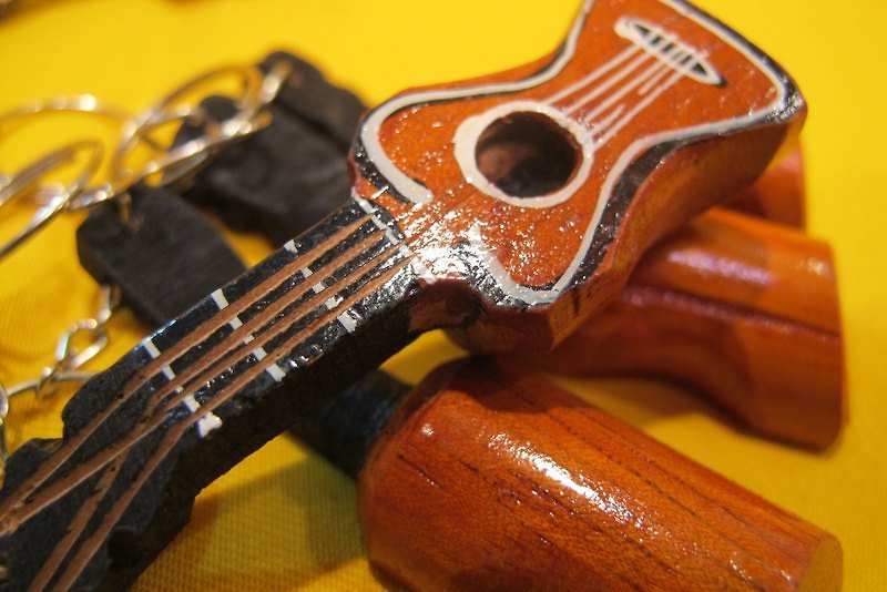 ペルーの小さな木製の楽器キーリング - チャーム - その他の素材 ブラウン
