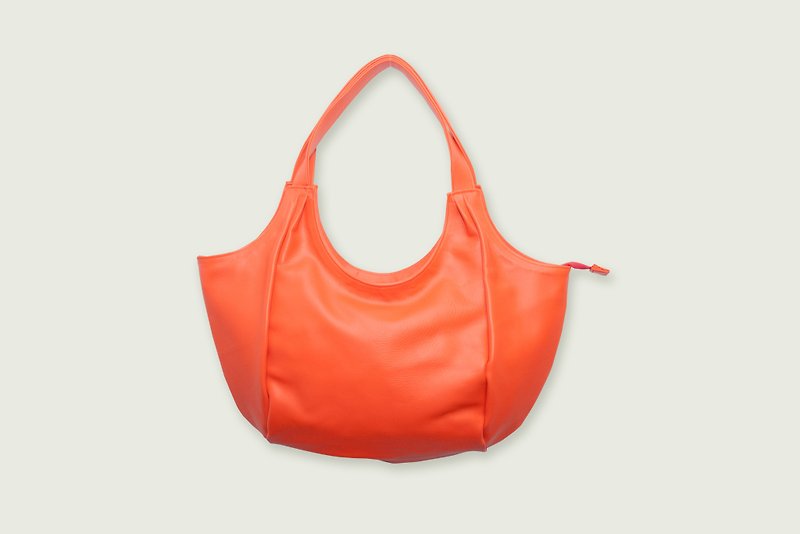 Six-piece three-dimensional cut bag! Saddle bag / half-moon bag handmade product - กระเป๋าแมสเซนเจอร์ - หนังแท้ สีส้ม