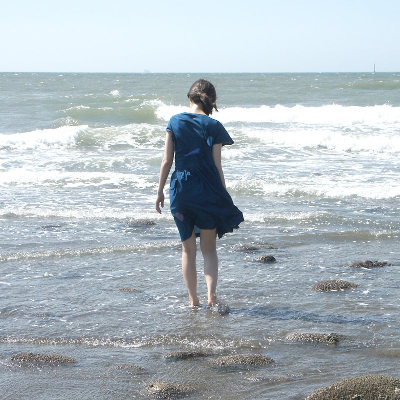 ﹅ seaweed bubbles / pockets and the mountains to the sea with you dress / star, mountain, meteorite / dog water beach blue dress pocket - One Piece Dresses - Cotton & Hemp Blue