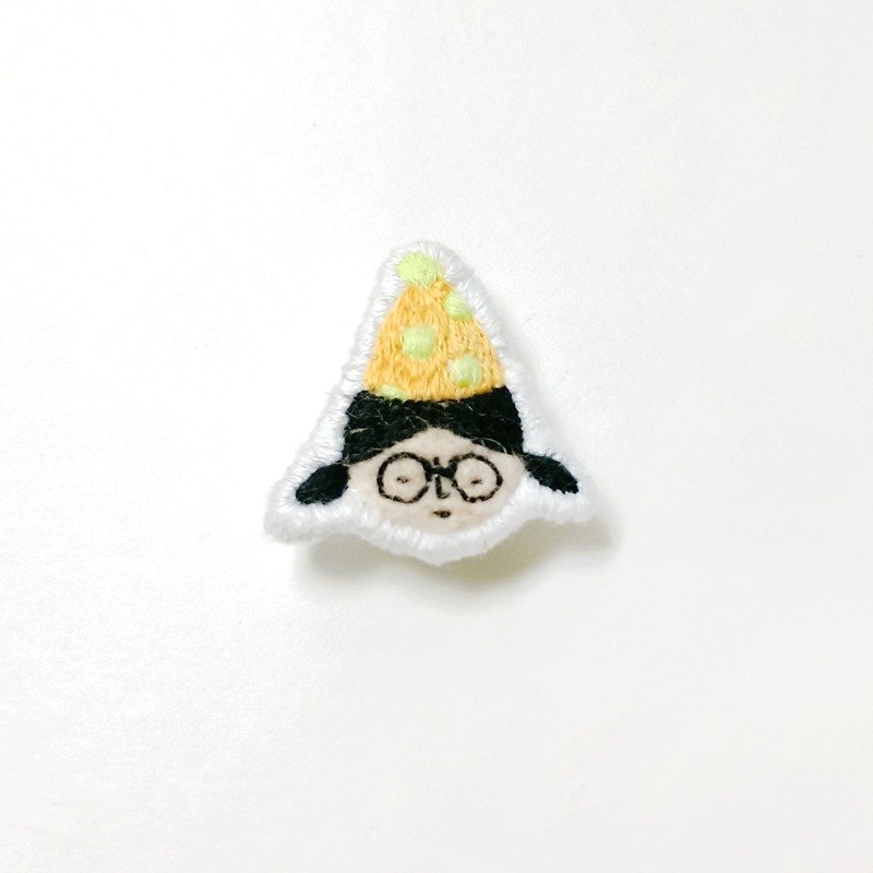 Little Party ★ Handmade Embroidery Brooch ★ Black Hair Girl - เข็มกลัด - งานปัก หลากหลายสี