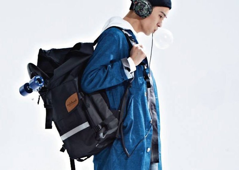 Matchwood Rider waterproof laptop backpack - กระเป๋าเป้สะพายหลัง - วัสดุกันนำ้ สีดำ