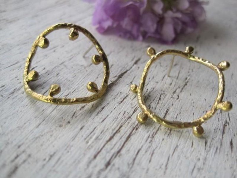 Earrings / bumpy brass accessories - Earrings & Clip-ons - Other Metals Gold