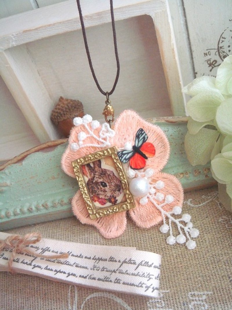 Garohands frame in the forest stuffed rabbit Bonnie necklace brooch * b N010 dual-use forest-based gift - สร้อยคอ - วัสดุอื่นๆ หลากหลายสี
