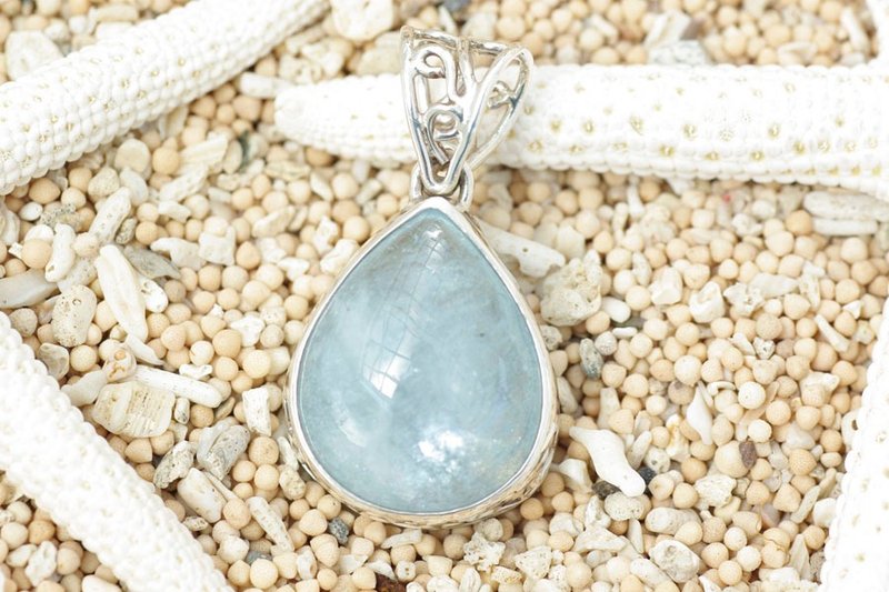 Aquamarine pendant - สร้อยคอ - เครื่องเพชรพลอย สีน้ำเงิน