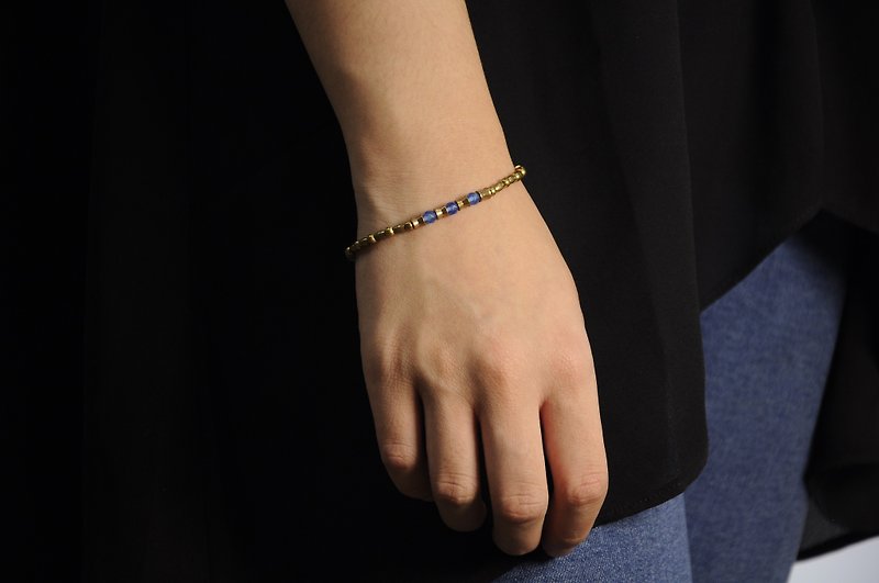 Blue agate blue purification to avoid evil spirits bracelet - สร้อยข้อมือ - เครื่องเพชรพลอย สีน้ำเงิน