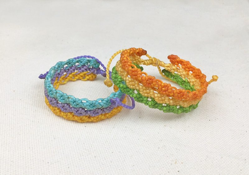 【三色小花】蠶絲蠟線 編織手環 - 手鍊/手環 - 其他材質 多色