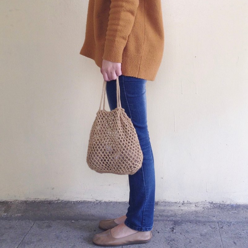 Xiao fabric - comfortable walking / hand-woven ramie small mesh bag - กระเป๋าเครื่องสำอาง - ผ้าฝ้าย/ผ้าลินิน สีกากี