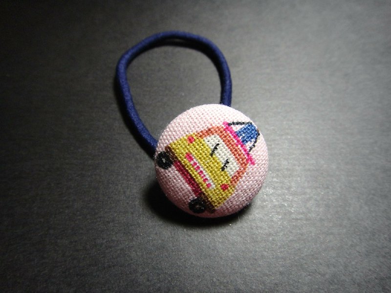 (C) 粉色小車_布製鈕釦髮圈 C40CIY41 - 髮夾/髮飾 - 其他材質 粉紅色