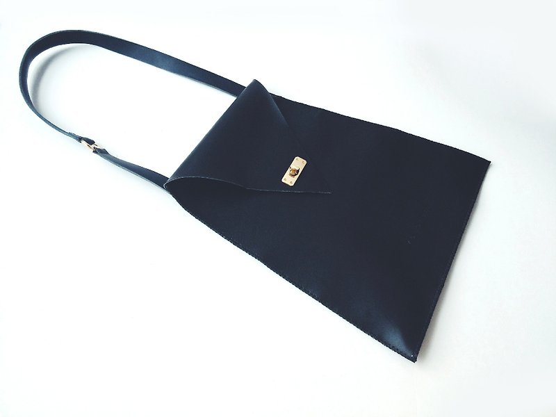 Zemoneni whole hand-made cow leather black handbag - กระเป๋าถือ - หนังแท้ สีดำ