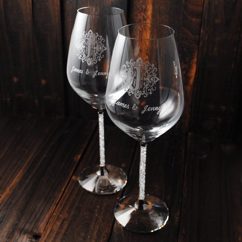 (One pair price) [Swarovski] European and letters carved Crystalline Red Wine Glasses (Set of 2) Crystal wine glasses lettering lettering on the cup wedding showers wedding gift - แก้วไวน์ - แก้ว สีดำ