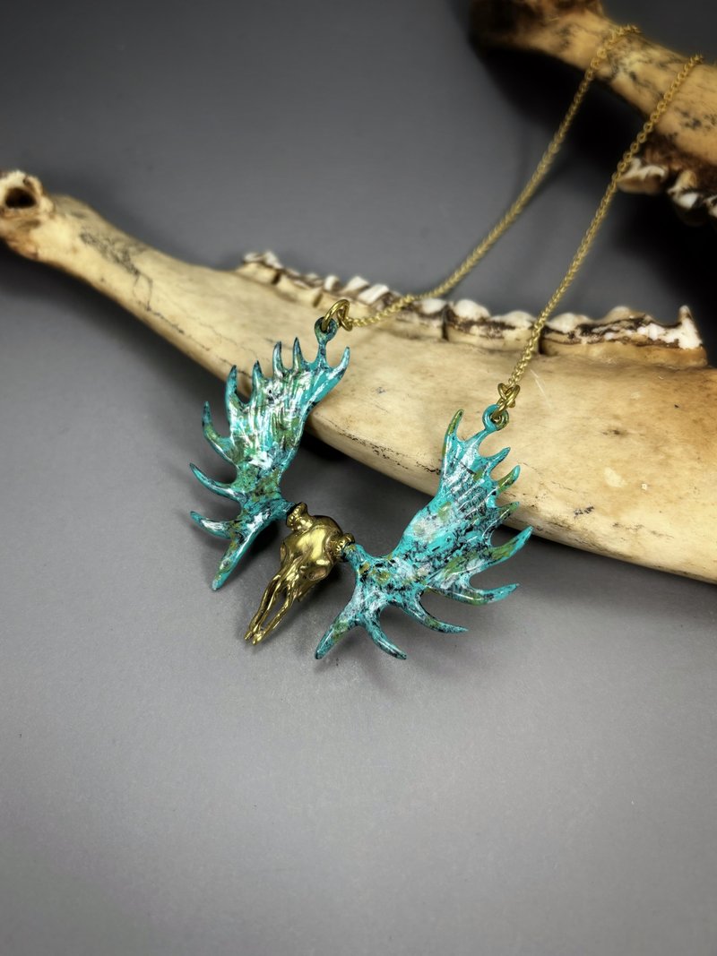 Brass Moose Skull Green Patina Horns Necklcae Pendant. Available in 4 Colourways - 項鍊 - 其他金屬 