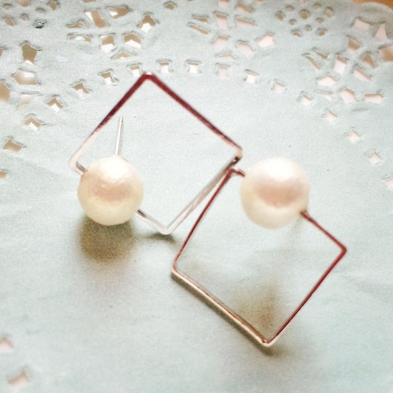 [Atelier A.] Summer Campaign simple wind cotton earrings (square) - ต่างหู - วัสดุอื่นๆ 