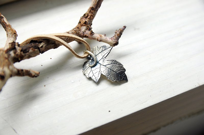 Fall In Love Handmade Silver Leaf Necklace Gift For Lover Her Friend Valentine - Necklaces - Other Metals Silver