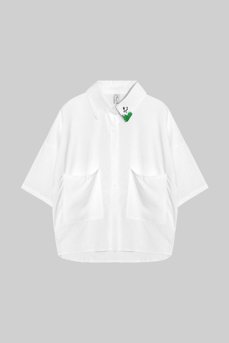 [A] limited deer collar / vain simple large pocket shirt - Women's Shirts - Other Materials White