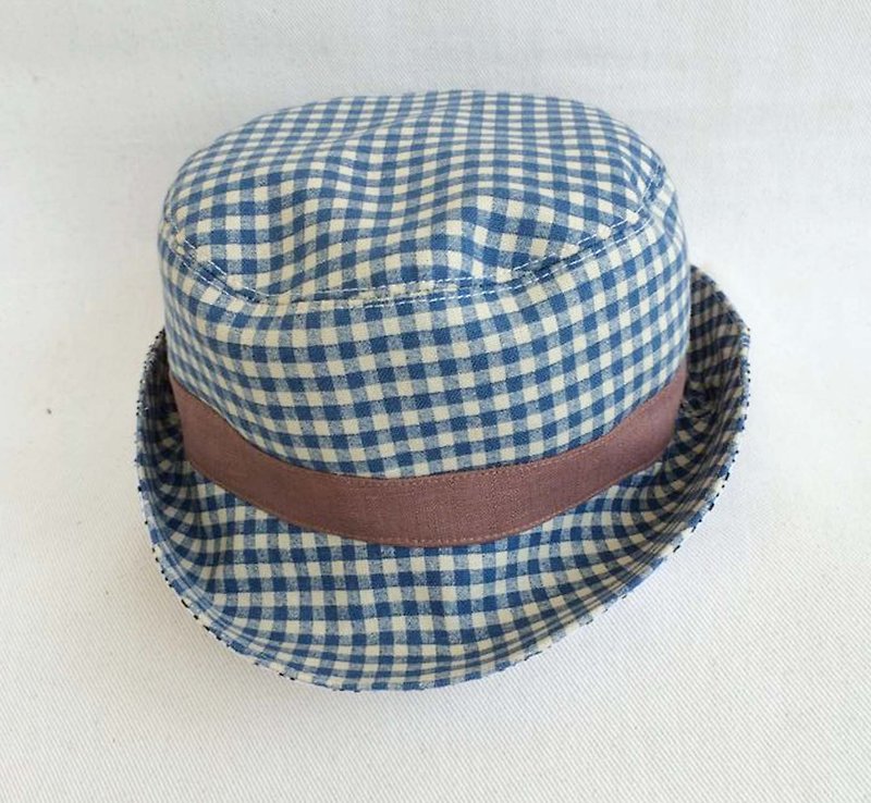Va手工童帽系列  格紋休閒風雙面漁夫帽 - 口水肩/圍兜 - 紙 藍色