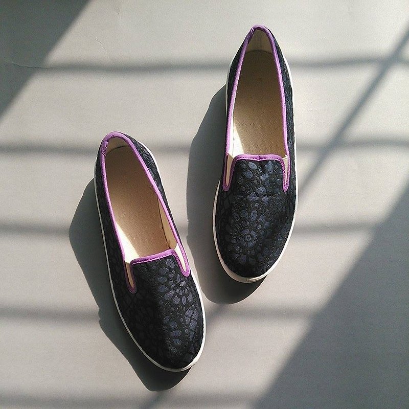 【運命の靴】設計打樣鞋只有一雙/立體法式花紋樂芙日/尺寸25 - Women's Casual Shoes - Other Materials Black