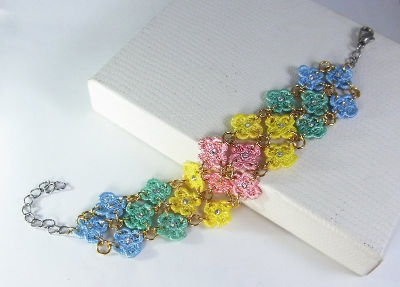 Fortunately, a small rainbow woven bracelet gorgeous version - สร้อยข้อมือ - วัสดุอื่นๆ หลากหลายสี