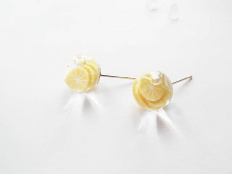 ＊Rosy Garden＊peel off orange water inside glass ball stud earrings - Earrings & Clip-ons - Glass Orange