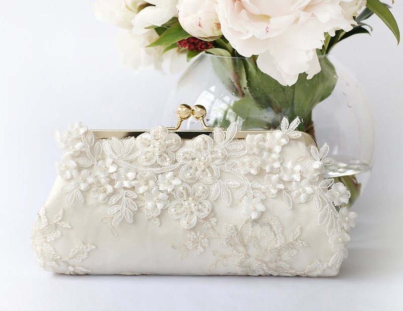 Alençon lace Alencon lace pearl flower bone bride holding mouth gold bag - อื่นๆ - วัสดุอื่นๆ ขาว