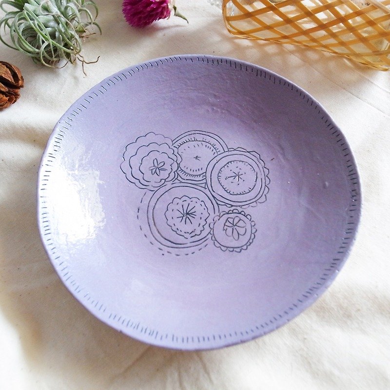 Lavender flower Tillandsia hand carved tea tray for home decoration dessert plate dessert plate tableware - จานเล็ก - วัสดุอื่นๆ สีม่วง